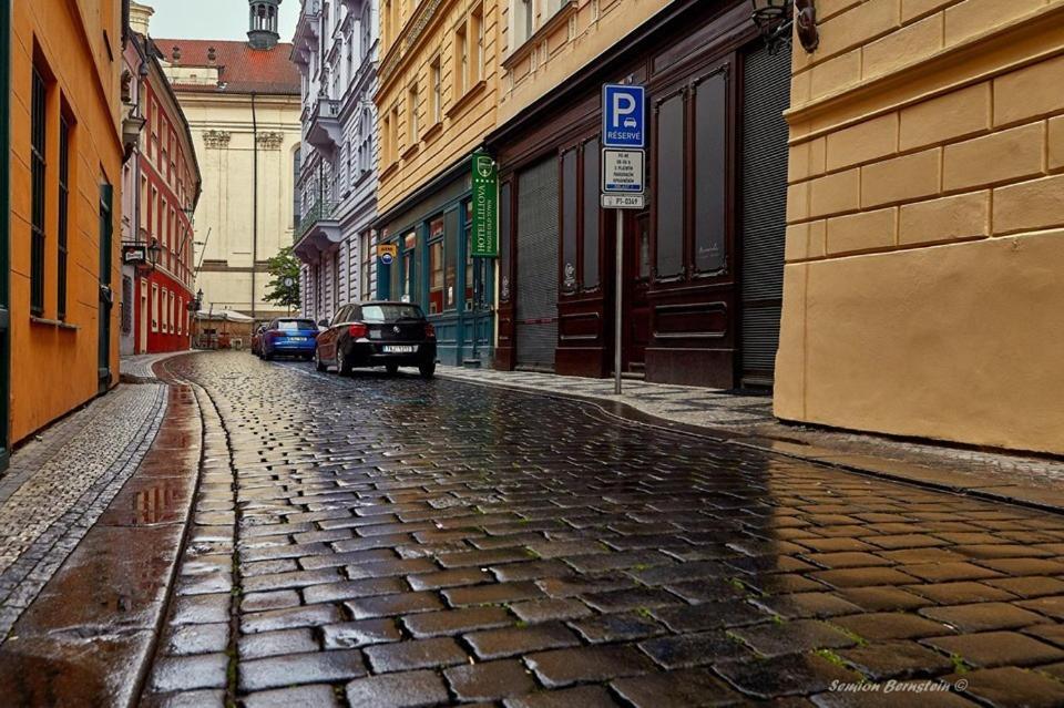 Apart Near The Charles Bridge Prága Kültér fotó